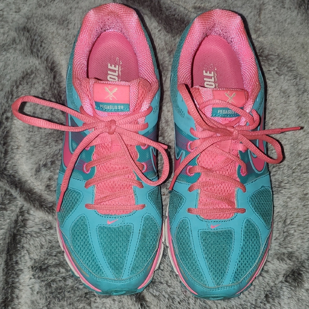 NIKE Women's Vibrant Pink and Teal Athletic Shoes. Pegasus 28. Size 9
